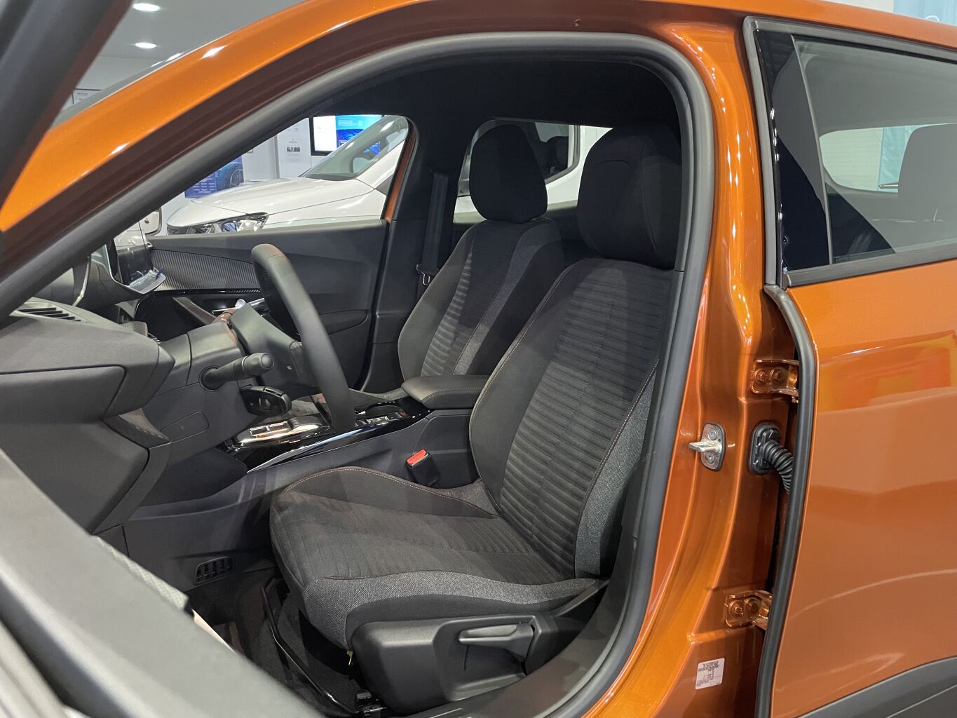 Peugeot 2008 e-2008 ACTIVE PACK Electric 136k 50 kWh